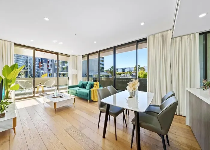 Stunning 2 Bedroom Apt At Waterloo