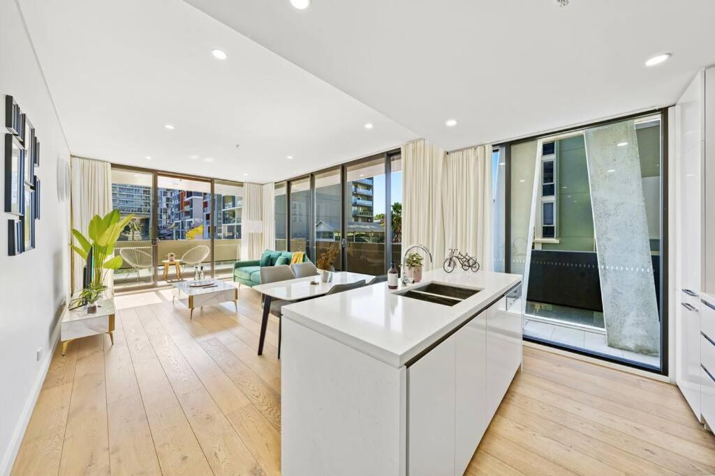 Stunning 2 Bedroom At Waterloo Apartment Sydney
