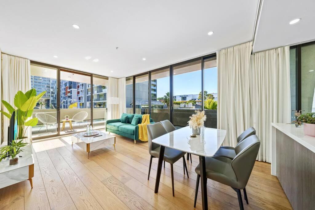 Stunning 2 Bedroom At Waterloo Apartment Sydney